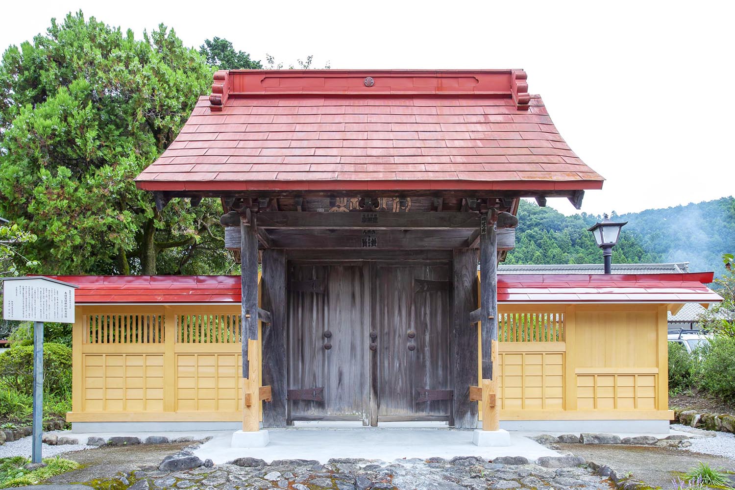 金錫寺様　山門